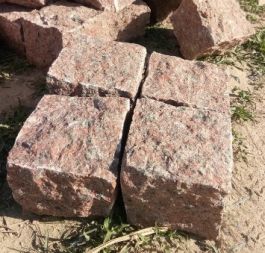 Đá cubic granite đỏ 10x10x8 cm MT-DSV00016