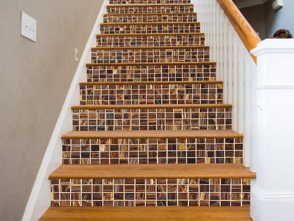Ứng dụng gạch mosaic lát cầu thang