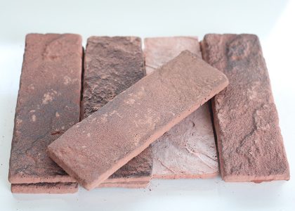 Gạch cổ được làm từ các vật liệu tự nhiên và được sản xuất không nung trên dây chuyền công nghệ hiện đại của Châu Âu, chịu được mọi thời tiết và môi trường khắc nghiệt