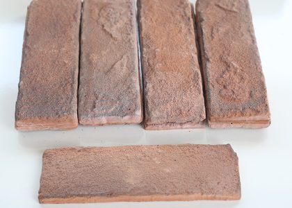 Gạch thẻ giả cổ ốp tường mang vẻ đẹp mộc mạc, đơn giản, gần gũi nhưng không kém phần tinh tế