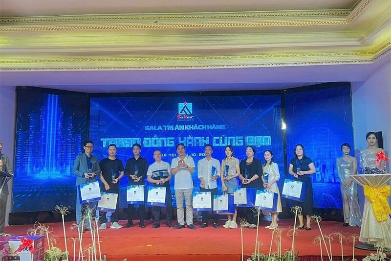 Newlando vinh danh trong gala tri ân khách hàng TaKao Việt Nam