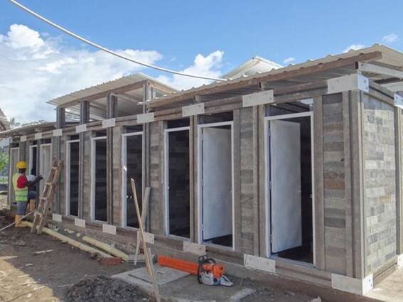 Trong vòng 5 ngày xây xong ngôi nhà 40m2 bằng gạch nhựa tái chế