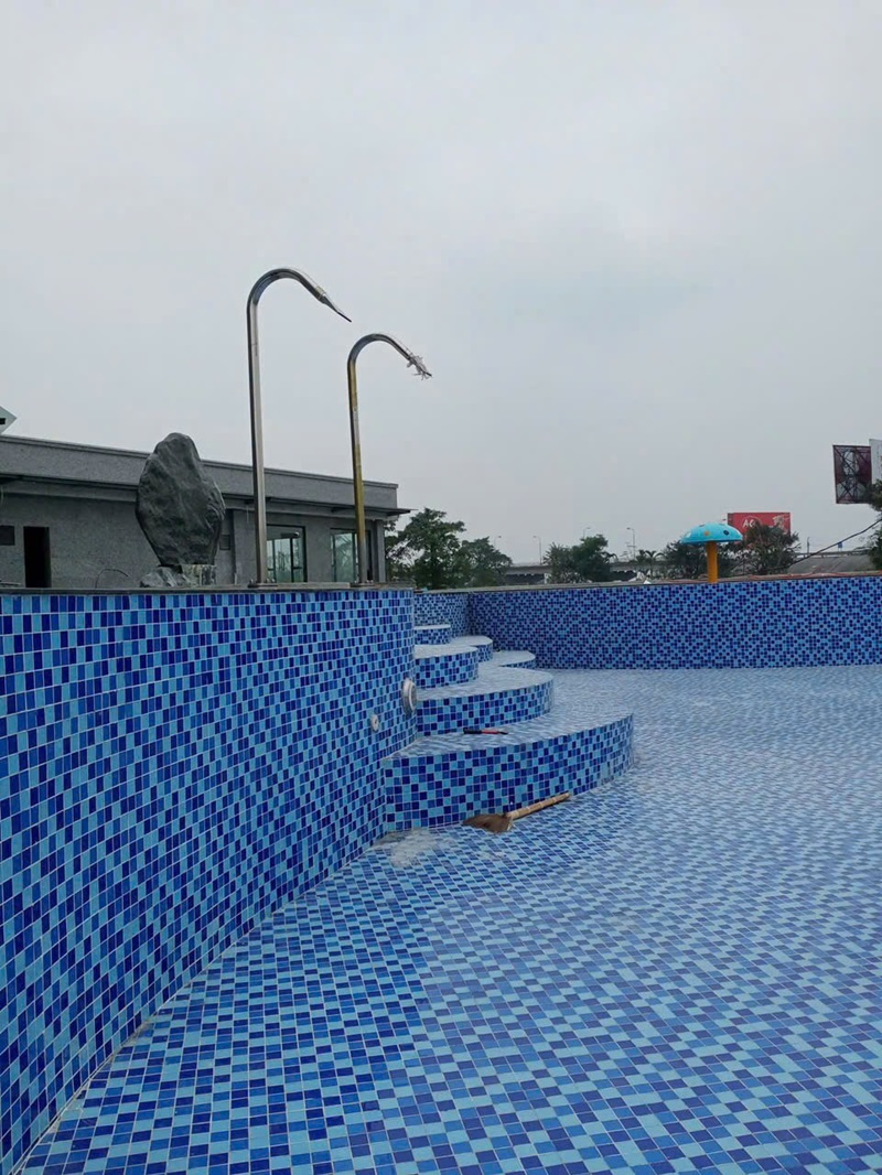 Công trình gạch ốp bể bơi mosaic
