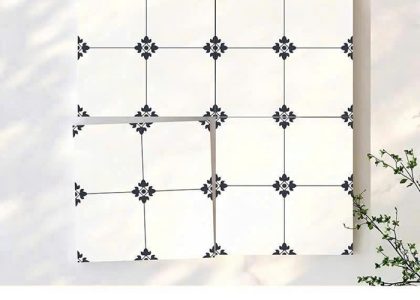 Gạch bông làm từ chất liệu Ceramic cao cấp, độ bền cao, có khả năng chống ăn mòn tốt