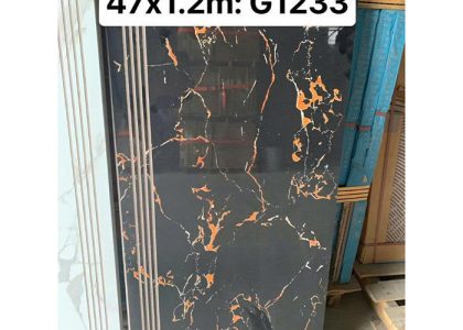 Gạch ốp lát bậc cầu thang có bề mặt bóng, có rãnh, kẻ chỉ, hạn chế trơn trượt tối ưu