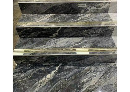 Gạch ốp lát bậc cầu thang có bề mặt bóng, có rãnh, kẻ chỉ, hạn chế trơn trượt tối ưu