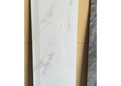 Gạch ốp lát bậc cầu thang có bề mặt bóng, có rãnh, kẻ chỉ, hạn chế trơn trượt tối ưu