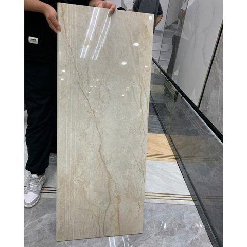 Gạch ốp lát bậc cầu thang có bề mặt bóng, có rãnh, kẻ chỉ, hạn chế trơn trượt tối ưu