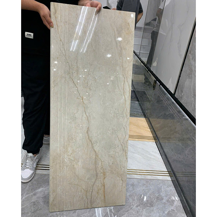Gạch ốp lát bậc cầu thang có bề mặt bóng, có rãnh, kẻ chỉ, hạn chế trơn trượt tối ưu