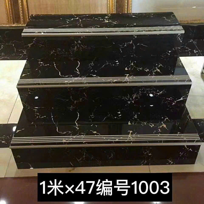 Gạch ốp lát bậc cầu thang với kích thước 47x120cm phù hợp với hầu hết cầu thang tại Việt Nam
