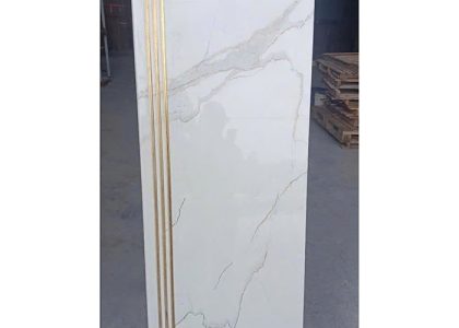 Gạch ốp lát bậc cầu thang có bề mặt bóng, có rãnh, kẻ chỉ, hạn chế trơn trượt tối ưu
