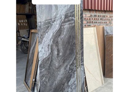 Gạch ốp lát bậc cầu thang có bề mặt bóng, có rãnh, kẻ chỉ, hạn chế trơn trượt tối ưu