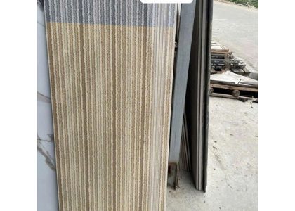 Gạch ốp lát bậc cầu thang có bề mặt bóng, có rãnh, kẻ chỉ, hạn chế trơn trượt tối ưu