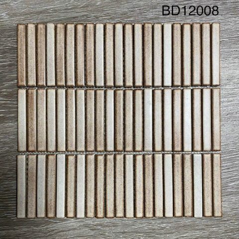 Gạch thẻ cao cấp có cấu tạo chắc chắn và có độ bền cao, không bị phai màu, đảm bảo công trình luôn đẹp bền vững theo thời gian