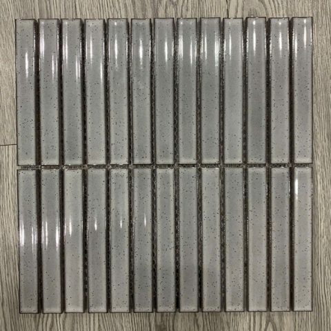 Gạch thẻ cao cấp có cấu tạo chắc chắn và có độ bền cao, không bị phai màu, đảm bảo công trình luôn đẹp bền vững theo thời gian