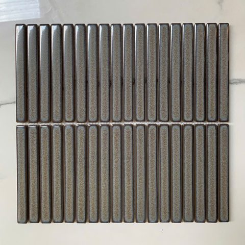 Gạch thẻ cao cấp có cấu tạo chắc chắn và có độ bền cao, không bị phai màu, đảm bảo công trình luôn đẹp bền vững theo thời gian