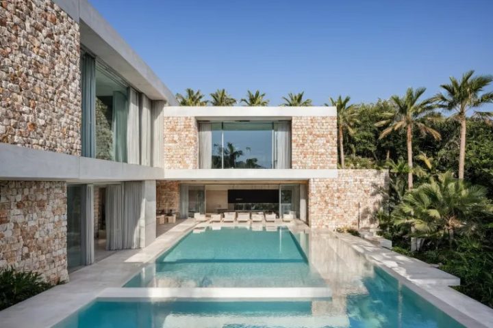 Thi công đá rối vàng ốp tường phong cách cổ điển