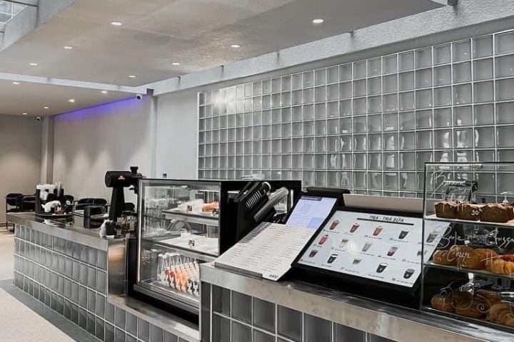 Nhà hàng đẹp, quán Cafe chất với gạch kính lấy sáng màu trắng