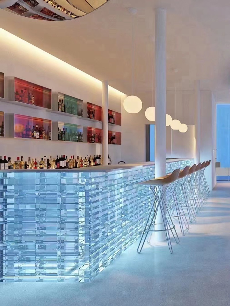 Nhà hàng đẹp, quán Cafe chất với gạch kính lấy sáng màu trắng