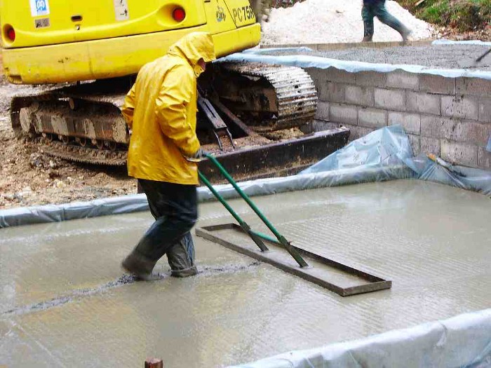 Có nên xây nhà vào mùa mưa? Ưu nhược điểm cần biết