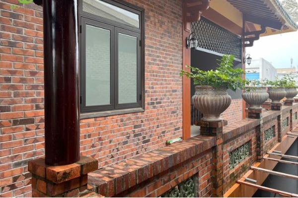 Gạch không trát là gì? Giải pháp tiết kiệm chi phí & thời gian xây dựng