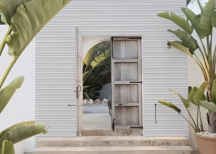 Gạch ốp tường Việt Nhật có bề mặt sắc nét, màu sắc hiện đại, sản phẩm phù hợp với nhiều không gian