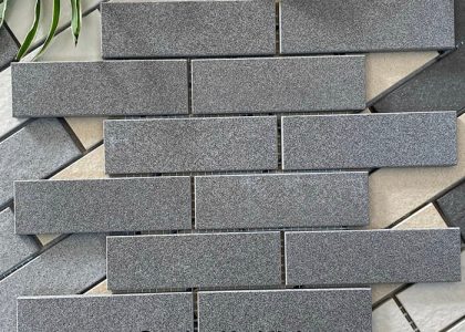 Gạch ốp tường Việt Nhật có bề mặt sắc nét, màu sắc hiện đại, sản phẩm phù hợp với nhiều không gian