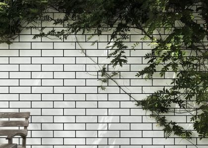 Gạch ốp tường Việt Nhật có bề mặt sắc nét, màu sắc hiện đại, sản phẩm phù hợp với nhiều không gian
