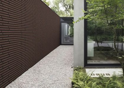 Gạch ốp tường Việt Nhật có bề mặt sắc nét, màu sắc hiện đại, sản phẩm phù hợp với nhiều không gian
