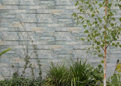 Gạch ốp tường Việt Nhật có bề mặt sắc nét, màu sắc hiện đại, sản phẩm phù hợp với nhiều không gian