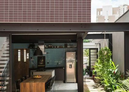Gạch ốp tường Việt Nhật có bề mặt sắc nét, màu sắc hiện đại, sản phẩm phù hợp với nhiều không gian