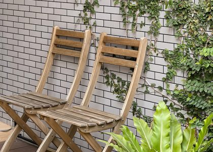 Gạch ốp tường Việt Nhật có bề mặt sắc nét, màu sắc hiện đại, sản phẩm phù hợp với nhiều không gian