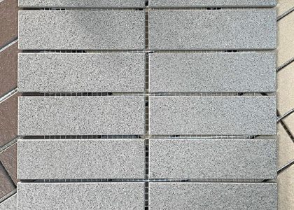 Gạch ốp tường Việt Nhật có bề mặt sắc nét, màu sắc hiện đại, sản phẩm phù hợp với nhiều không gian