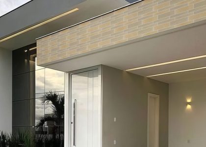 Gạch ốp tường Việt Nhật có bề mặt sắc nét, màu sắc hiện đại, sản phẩm phù hợp với nhiều không gian