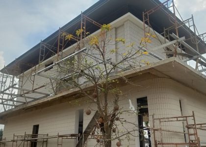 Gạch ốp tường Việt Nhật có bề mặt sắc nét, màu sắc hiện đại, sản phẩm phù hợp với nhiều không gian