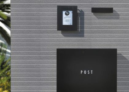 Gạch ốp tường Việt Nhật có bề mặt sắc nét, màu sắc hiện đại, sản phẩm phù hợp với nhiều không gian