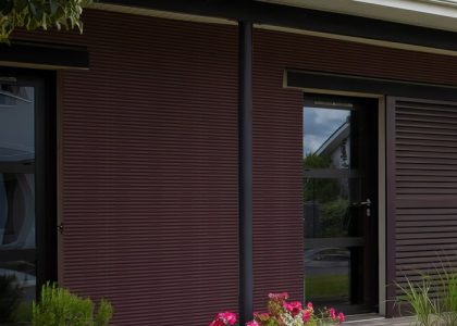 Gạch ốp tường Việt Nhật có bề mặt sắc nét, màu sắc hiện đại, sản phẩm phù hợp với nhiều không gian