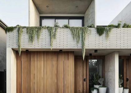 Gạch ốp tường Việt Nhật có bề mặt sắc nét, màu sắc hiện đại, sản phẩm phù hợp với nhiều không gian