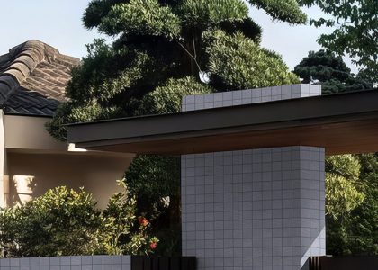 Gạch ốp tường Việt Nhật có bề mặt sắc nét, màu sắc hiện đại, sản phẩm phù hợp với nhiều không gian