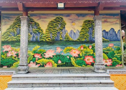 Tranh mosaic gồm những viên gạch nhỏ được nung khoảng 1230 độ C, nhiệt độ nung ổn định mang đến kết cấu vững chắc