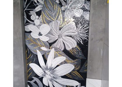 Tranh mosaic gồm những viên gạch nhỏ được nung khoảng 1230 độ C, nhiệt độ nung ổn định mang đến kết cấu vững chắc