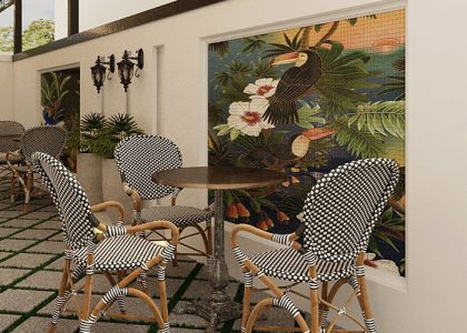 Tranh mosaic gồm những viên gạch nhỏ được nung khoảng 1230 độ C, nhiệt độ nung ổn định mang đến kết cấu vững chắc