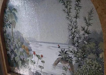 Tranh mosaic gồm những viên gạch nhỏ được nung khoảng 1230 độ C, nhiệt độ nung ổn định mang đến kết cấu vững chắc