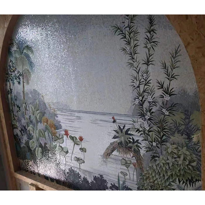 Tranh mosaic gồm những viên gạch nhỏ được nung khoảng 1230 độ C, nhiệt độ nung ổn định mang đến kết cấu vững chắc
