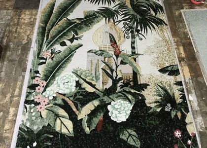 Tranh mosaic gồm những viên gạch nhỏ được nung khoảng 1230 độ C, nhiệt độ nung ổn định mang đến kết cấu vững chắc