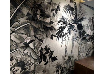 Tranh mosaic gồm những viên gạch nhỏ được nung khoảng 1230 độ C, nhiệt độ nung ổn định mang đến kết cấu vững chắc