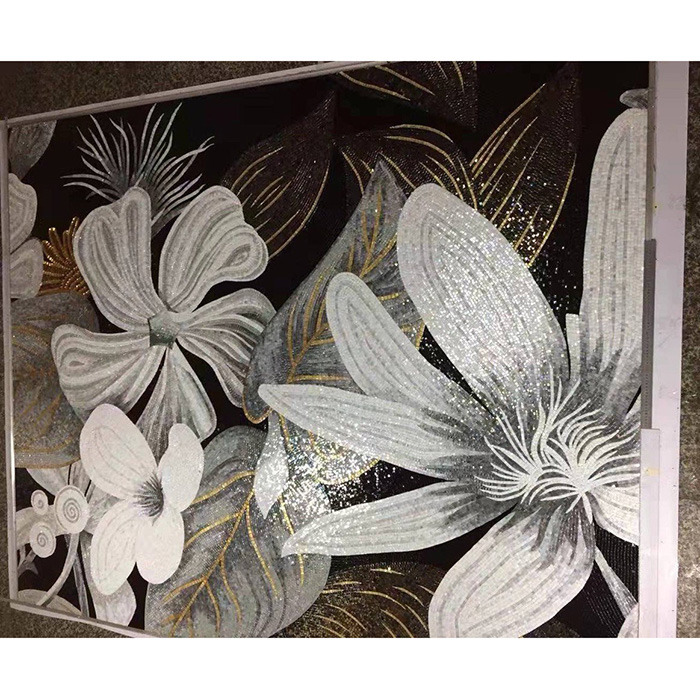 Tranh mosaic gồm những viên gạch nhỏ được nung khoảng 1230 độ C, nhiệt độ nung ổn định mang đến kết cấu vững chắc
