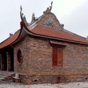 Gạch giả cổ trang trí đền chùa: Vật liệu giữ hồn kiến trúc tâm linh