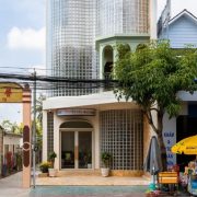 Gạch kính lấy sáng mặt tiền nhà phố ngày càng được ưa chuộng