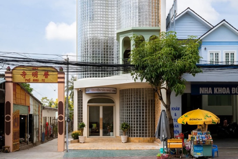 Gạch kính lấy sáng mặt tiền nhà phố ngày càng được ưa chuộng